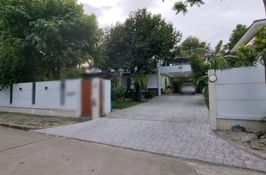 House with Shared Pool in Lat Phrao 